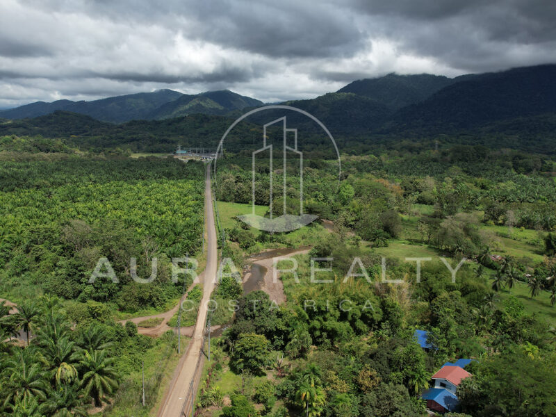 Propiedad con 3 casas rodeadas de naturaleza, Río Seco, Parrita