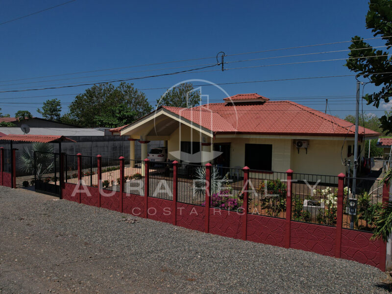 Lote con casa en Los Ángeles de Parrita