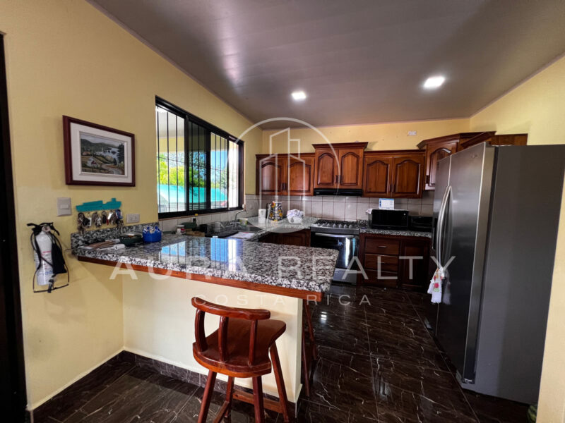 Lote con casa en Los Ángeles de Parrita