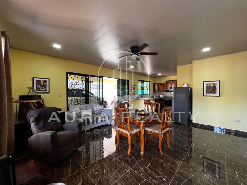 Lote con casa en Los Ángeles de Parrita