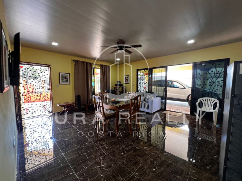 Lote con casa en Los Ángeles de Parrita