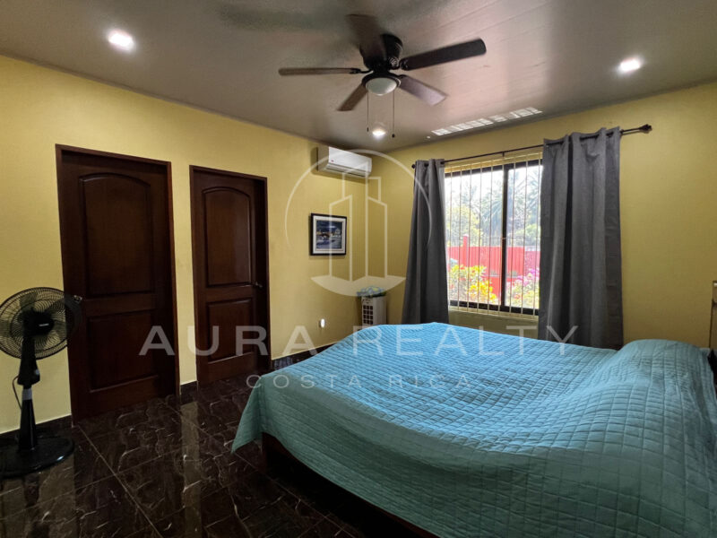 Lote con casa en Los Ángeles de Parrita