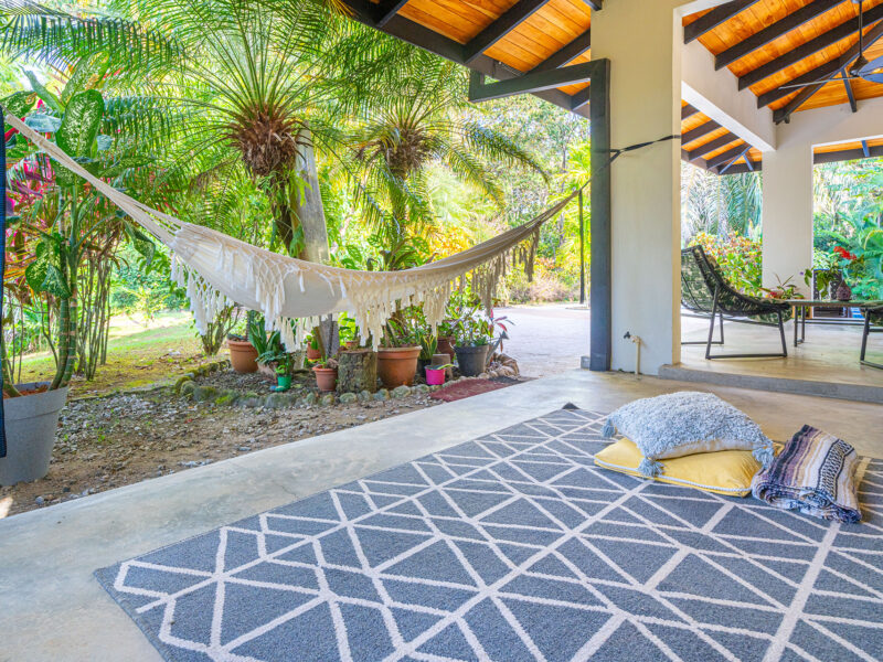 Casa Sirena Ojochal, Oportunidad de Desarrollo con Casa Recién Reconstruida.