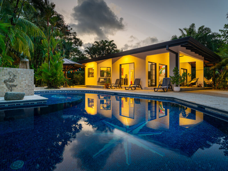 Casa Sirena Ojochal, Oportunidad de Desarrollo con Casa Recién Reconstruida.