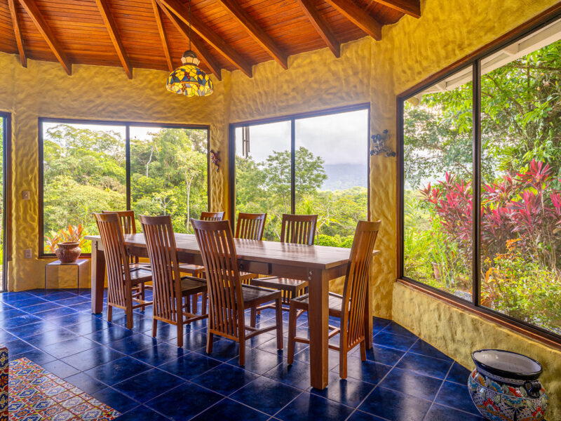 Oasis de Montaña con Vista al Mar y Casa de Huéspedes en Ojochal