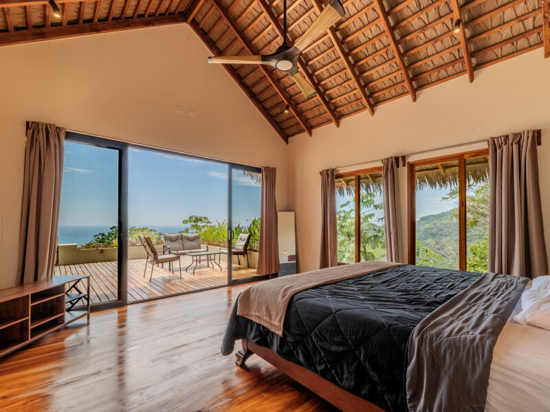 Casa moderna con vistas panorámicas al océano en Dominical – 3 habitaciones y 3 baños