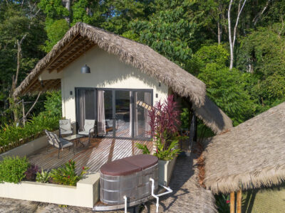 Casa moderna con vistas panorámicas al océano en Dominical – 3 habitaciones y 3 baños