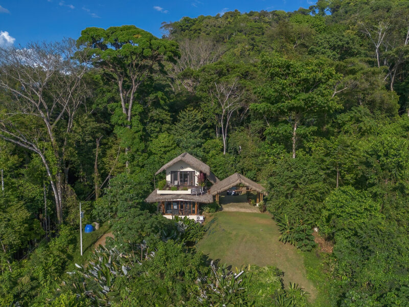 Casa moderna con vistas panorámicas al océano en Dominical – 3 habitaciones y 3 baños