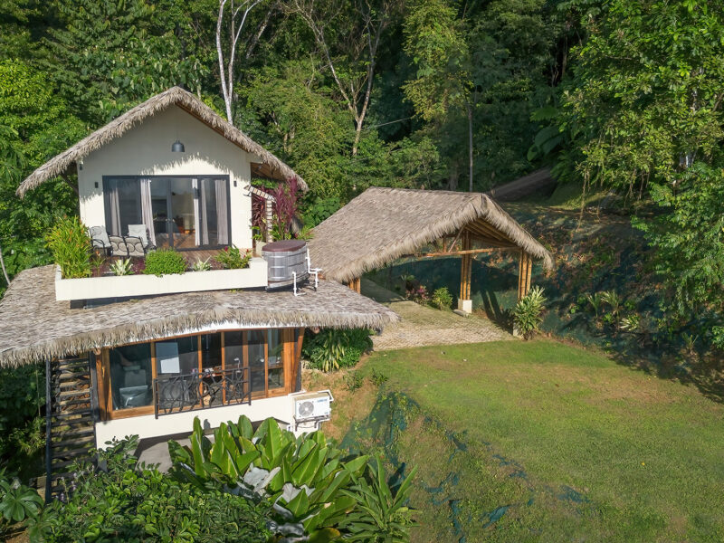 Casa moderna con vistas panorámicas al océano en Dominical – 3 habitaciones y 3 baños