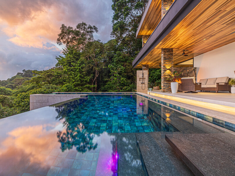 Casa Koules – Mansión de Lujo de Arquitectura Contemporánea con Vista Panorámica al Océano, Piscina Infinita, Casas de Huéspedes y Cascadas Naturales en Costa Verde Estates