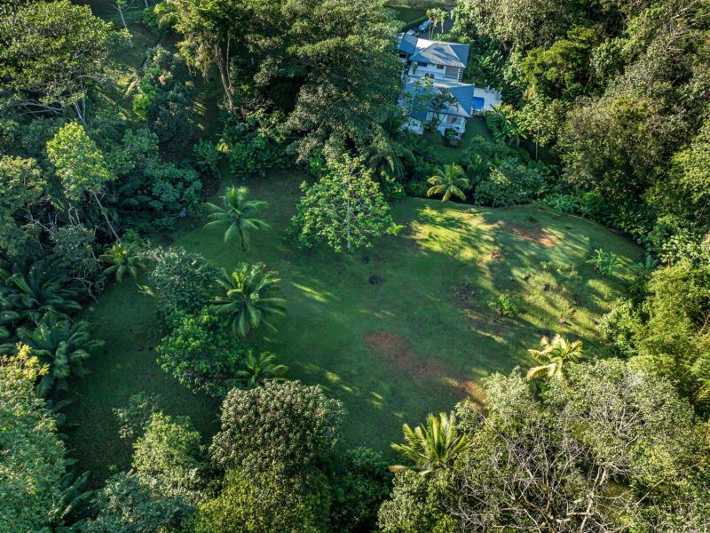 Terreno para desarrollo con frente a río en Las Brisas, Uvita