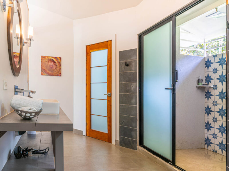 Exclusiva propiedad con vistas al océano, residencias independientes y potencial de desarrollo hotelero en Escaleras, Dominical