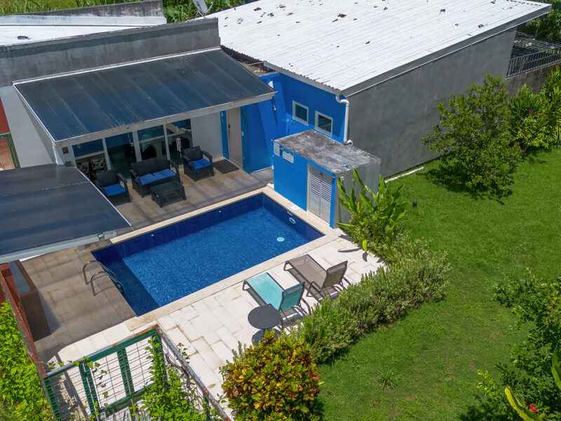 Casa Moderna de 3 Habitaciones con Piscina en Playa Chamán, Bahía Uvita.