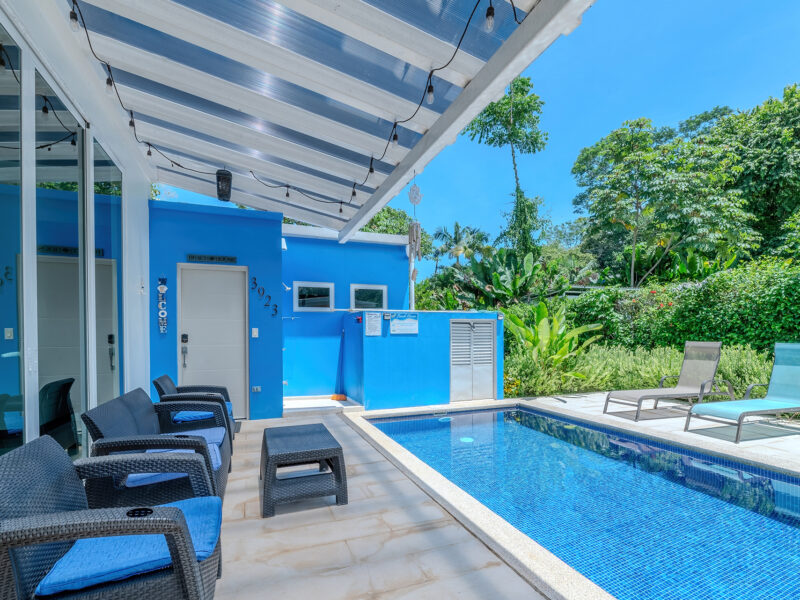 Casa Moderna de 3 Habitaciones con Piscina en Playa Chamán, Bahía Uvita.
