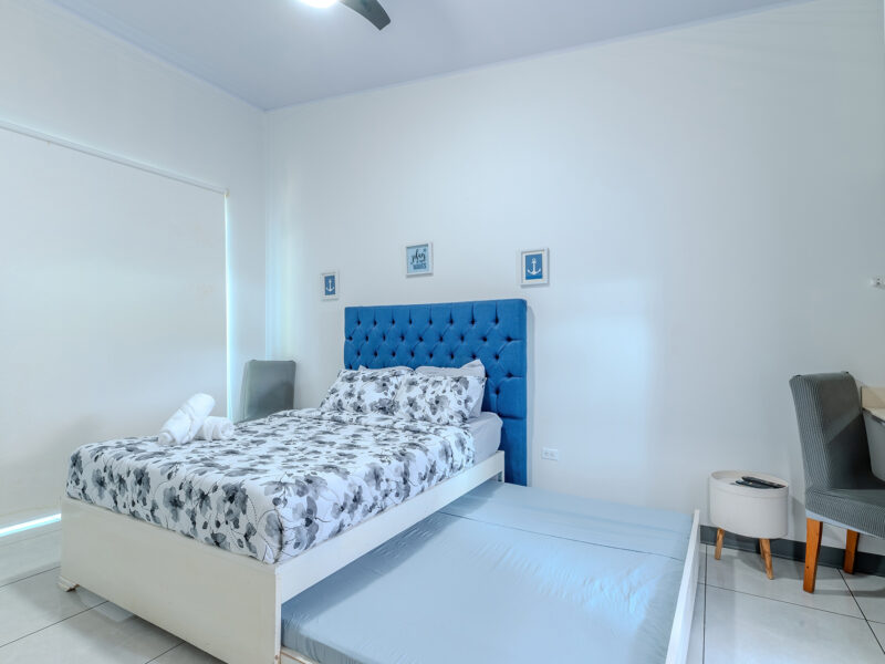 Casa Moderna de 3 Habitaciones con Piscina en Playa Chamán, Bahía Uvita.
