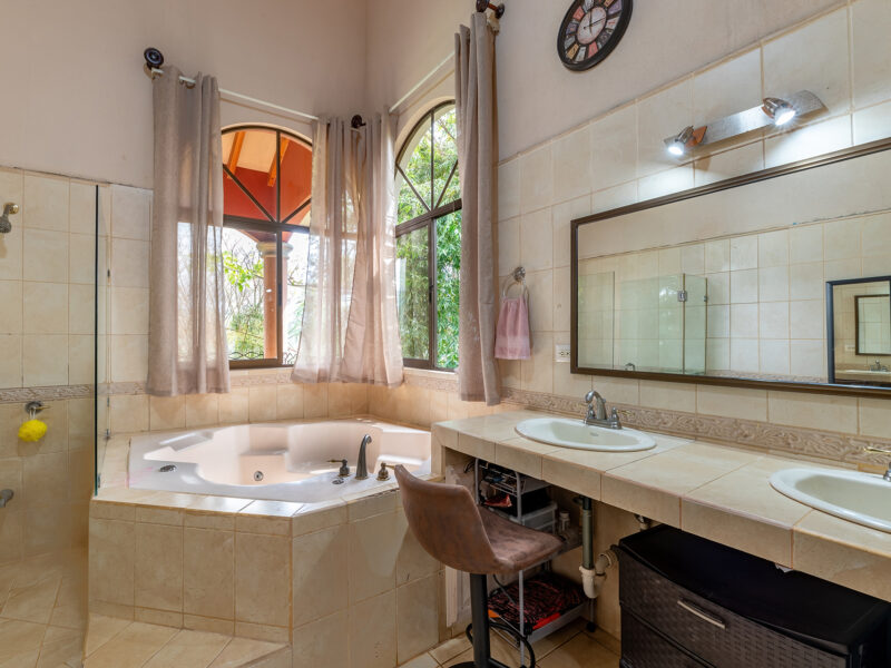 Casa colonial-mediterránea de 5 habitaciones en La Bonita de Rivas