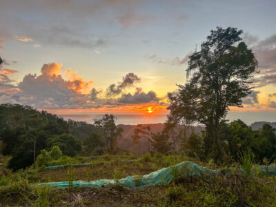 Tres lotes listos para construir con vista al océano y atardeceres durante todo el año en Vergel, Ojochal